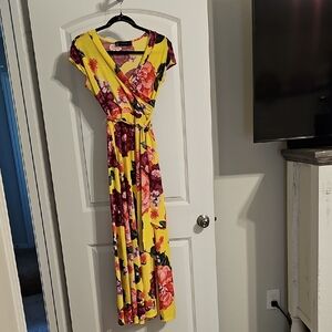 New York & Company Yellow Floral Maxi Dress